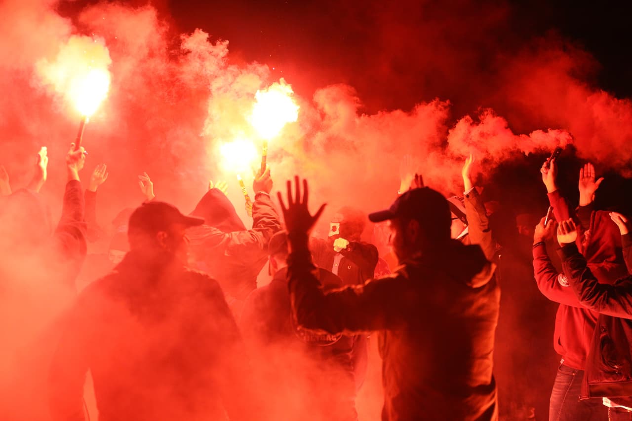 Las bengalas fueron parte de la fiesta que la afición de los 'Toros' puso previo al partido en la Red Bull Arena.