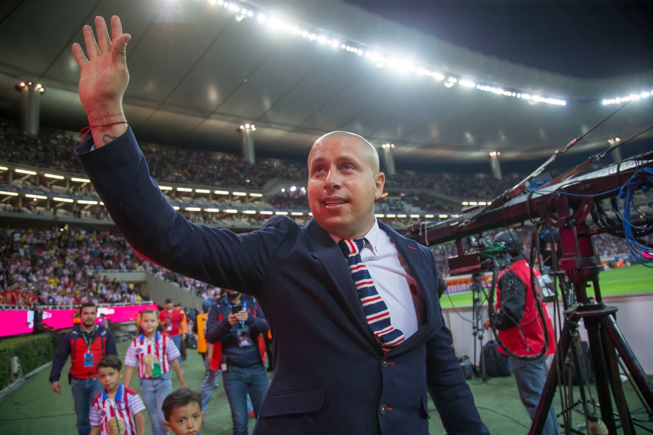 "Bofo" pone de ejemplo al América de lo que tiene que hacer Chivas