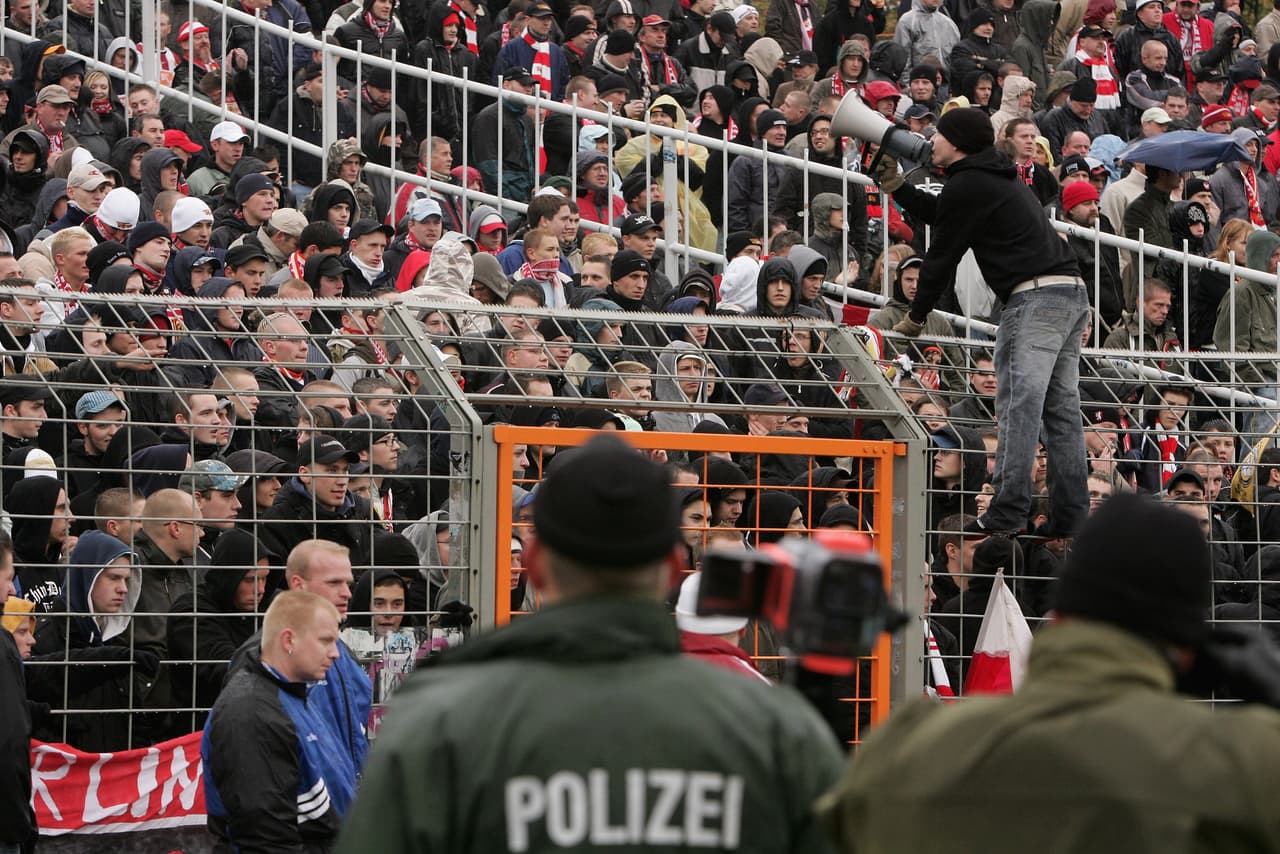 Pese a ello, su afición ha sido muy apegada y el gran sostén del equipo. En 2004 lo salvó de la bancarrota con una campaña de donación de sangre.