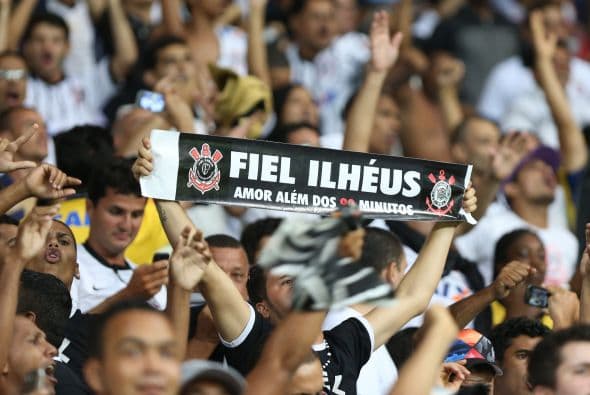 Llama la atención que Brasil apenas ocupa el puesto 15, y eso que la asistencia subió en un 15% gracias a que la fiebre mundialista llevó más aficionados a las gradas del Brasileirao. Casi 15 mil personas por partido fue el promedio de asistencia.