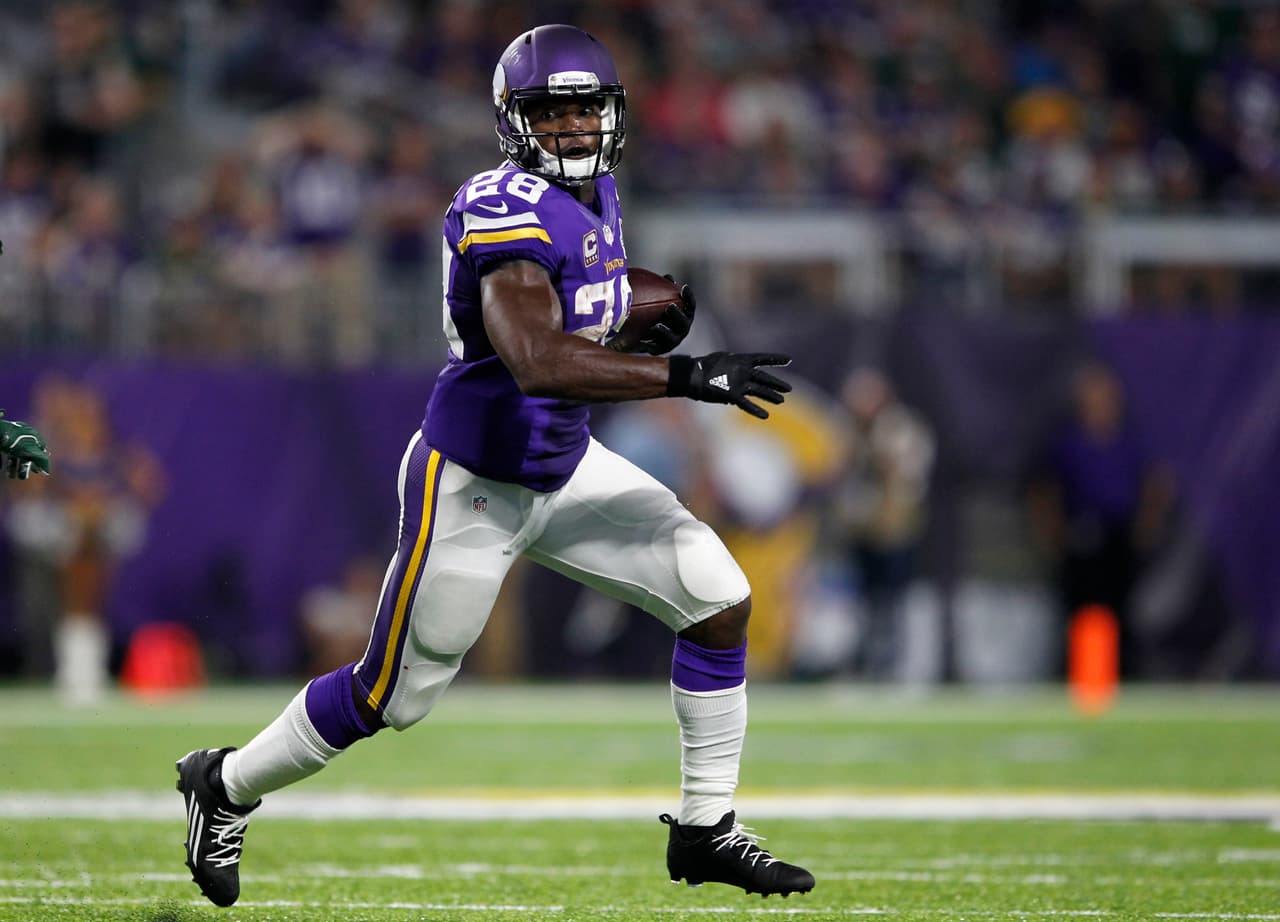 Adrian Peterson será operado de la rodilla; se perderá varios meses de la temporada