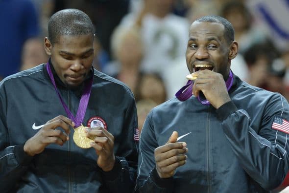 Como integrante de la selección de EEUU, James se colgó dos veces el oro, en los Juegos Olímpicos de Pekín 2008 y en Londres 2012.