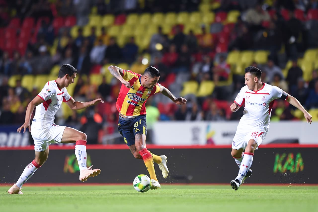 <b>Primera falta, tarjeta amarilla:</b> Fue para Toluca en el minuto 2 de la primera mitad y la cartulina preventiva fue para Richard Ruiz. 
<b> (Morelia 1-3 Toluca, Final)</b>
<br>