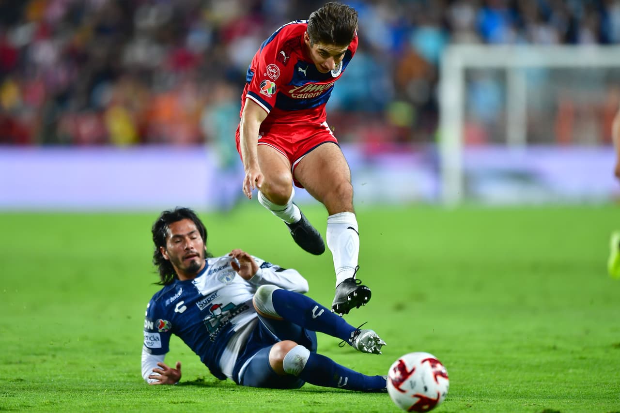 Ni Pachuca ni Chivas logran romper las redes y se dividen los puntos.