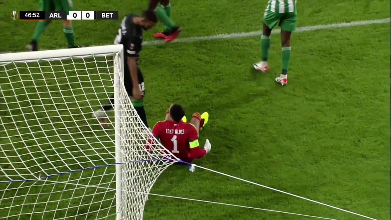 ¡TIRO ATAJADO! disparo por Abner.