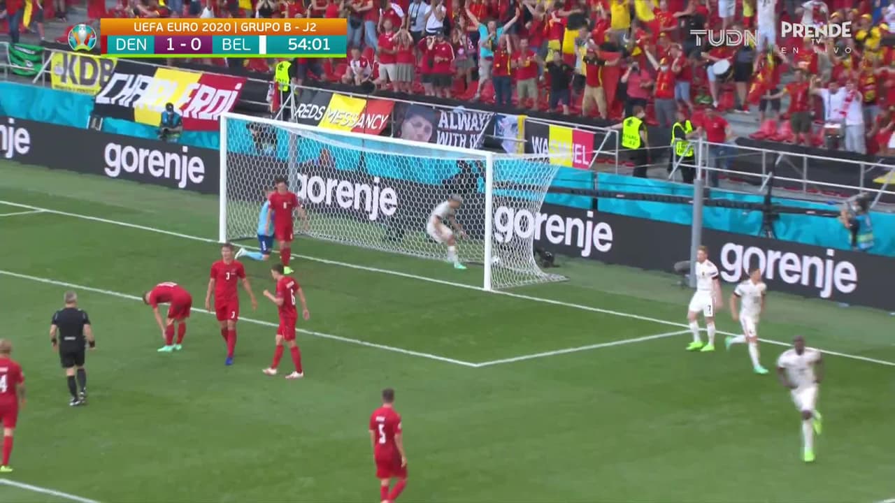 ¡GOL!  anota para Bélgica. Thorgan Hazard