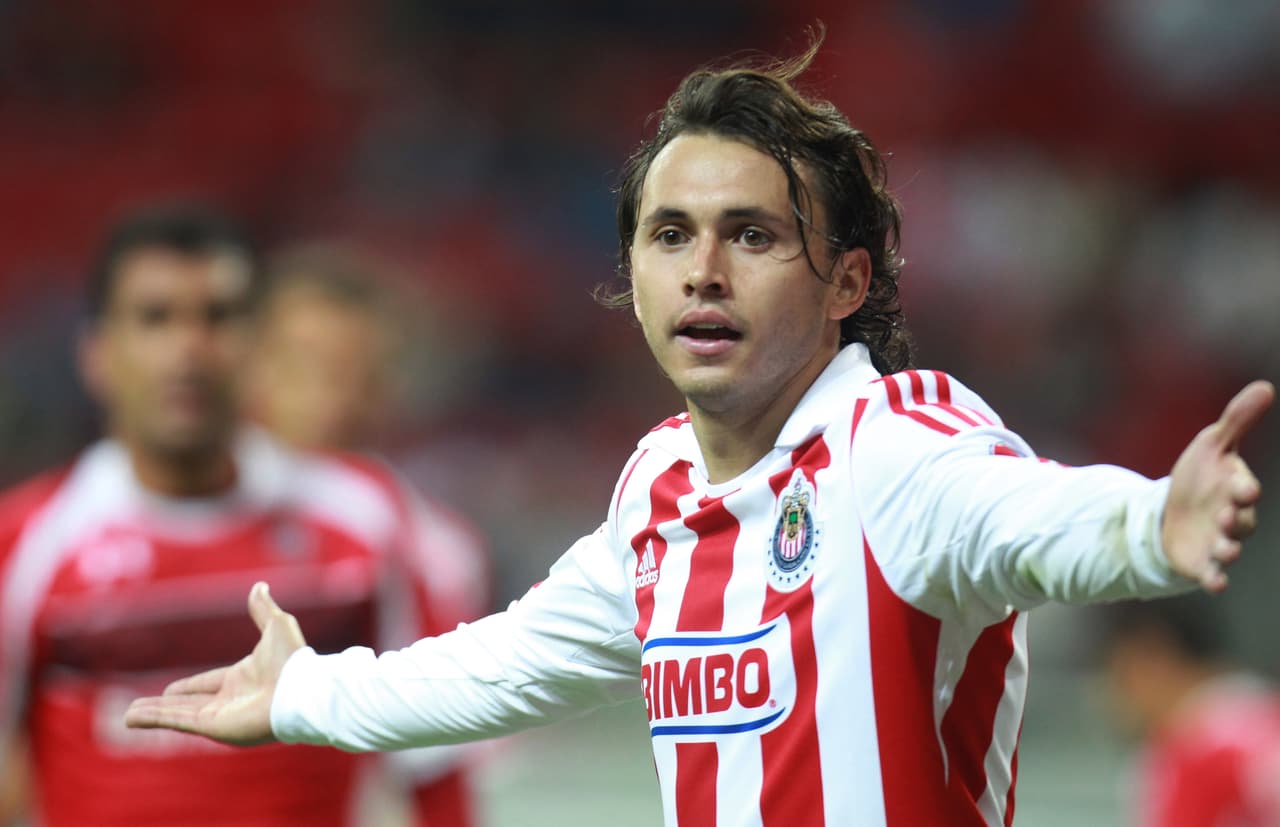 Action Photo of Omar Arellano during the game between Chivas vs Toluca/ Foto de acción de Omar Arellano durante el partido entre Chivas contra Toluca/15-nov-2012/Mexsport/Refugio Ruiz. Action Photo of Omar Arellano during the game between Chivas vs Toluca/ Foto de accin de Omar Arellano durante el partido entre Chivas contra Toluca/15-nov-2012/Mexsport/Refugio Ruiz.