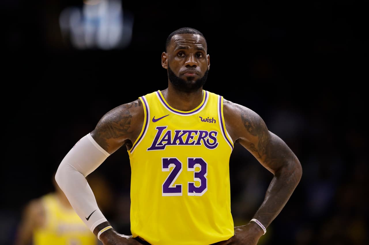 Lebron James sorprendió a los fanáticos del mundo del deporte al fichar con Los Angeles Lakers, dejando atrás su legado con Cleveland Cavaliers. El paso no fue bueno y por primera vez en 14 años se perdió una postemporada.