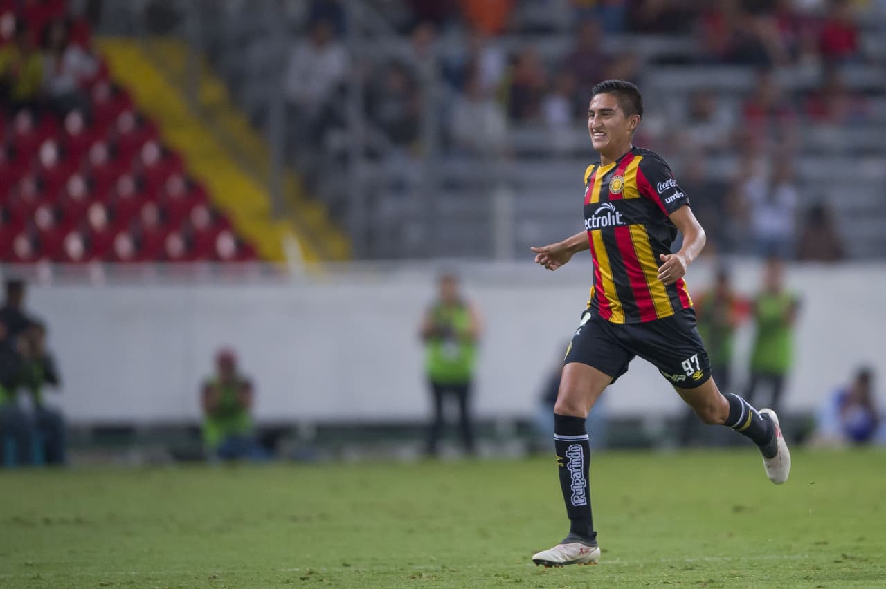 Sin embargo, y de tiro libre espectacular, los Leones Negros se adelantaron en el marcador por conducto de Daniel Alejandro García.