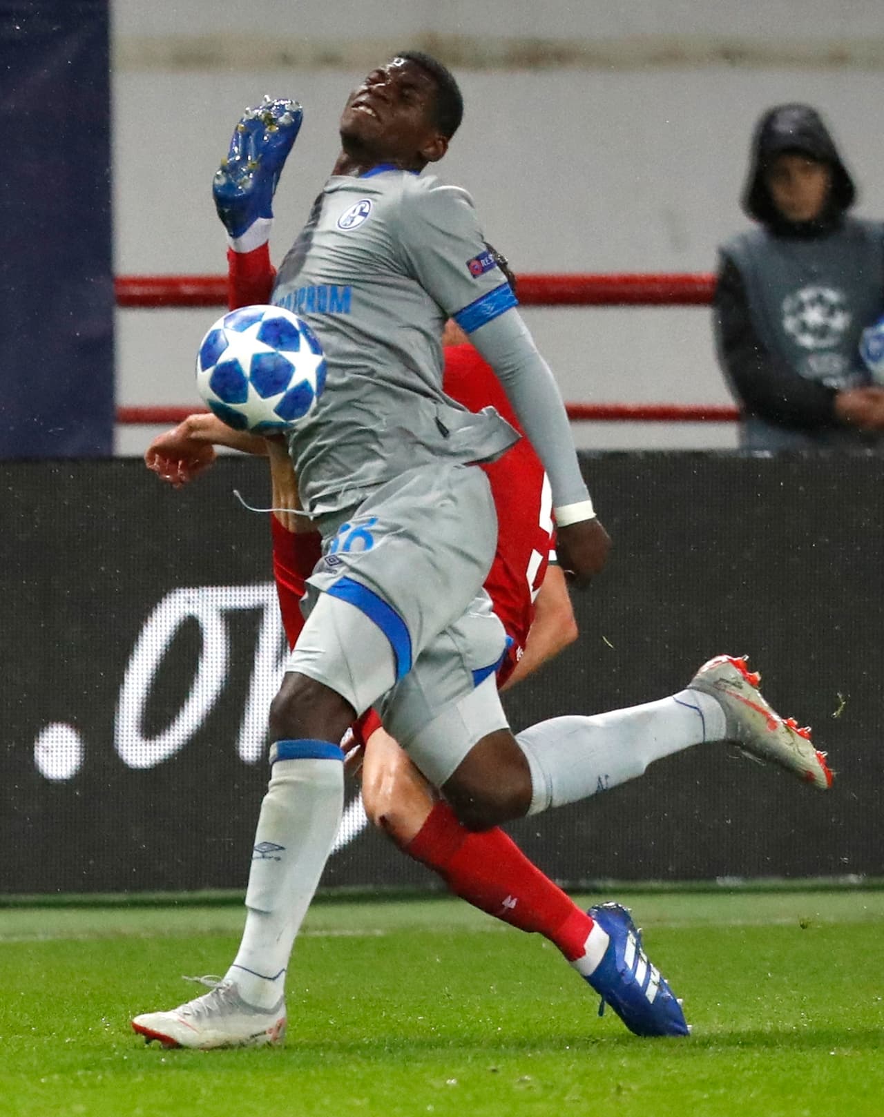 Además, estaba Breel Embolo que en varios duelos pudo ganarle a Benedict Howedes.