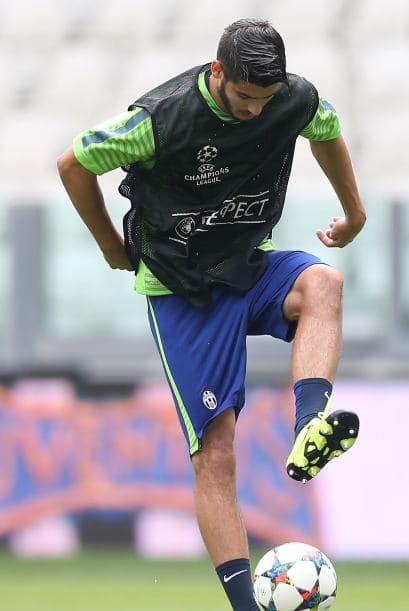 Álvaro Morata es un delantero español de 22 años que la temporada anterior deambulaba en la suplencia del Real Madrid como otro canterano más que no recibió oportunidades suficientes. En julio pasado los blancos se lo vendieron a la Juve sin saber que estarían condenándose a sí mismos dejando ir a su verdugo que hoy está postrado en la final de la Champions.