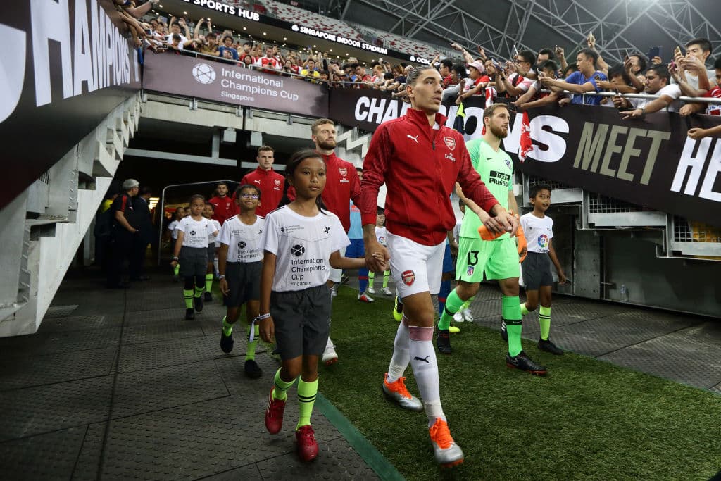 El Atlético saltó al césped del Estadio Nacional de Singapur con todos los futbolistas de la primera plantilla a excepción del canario Vitolo.