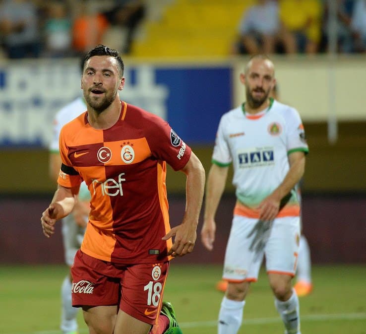 La combinación entre rojo y amarillo del Galatasaray produce siempre camisetas muy elegantes.