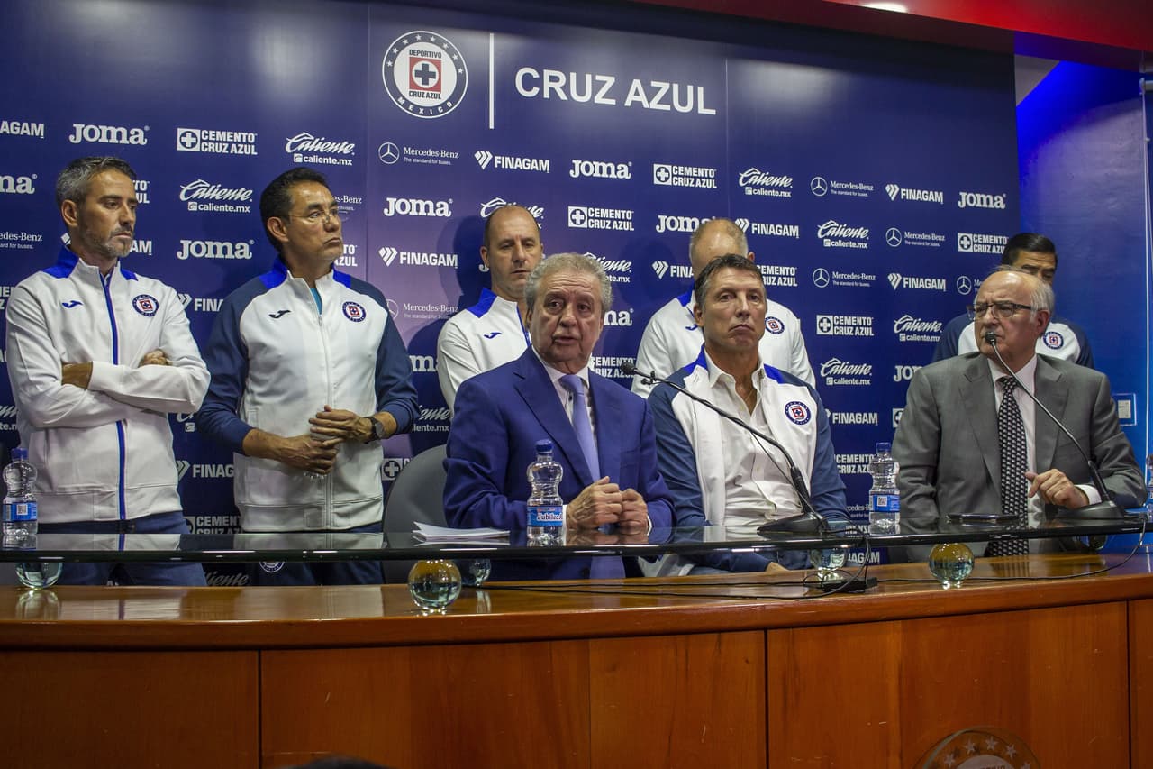 Víctor Garcés confirma que Siboldi seguirá pase lo que pase en Cruz Azul