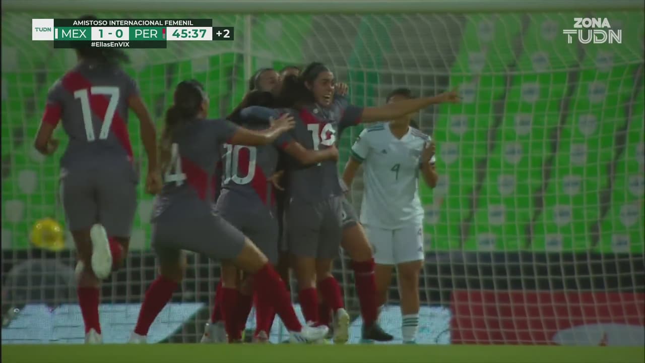 ¡Como balde de agua fría! Ariana Muñoz empata el juego antes del descanso