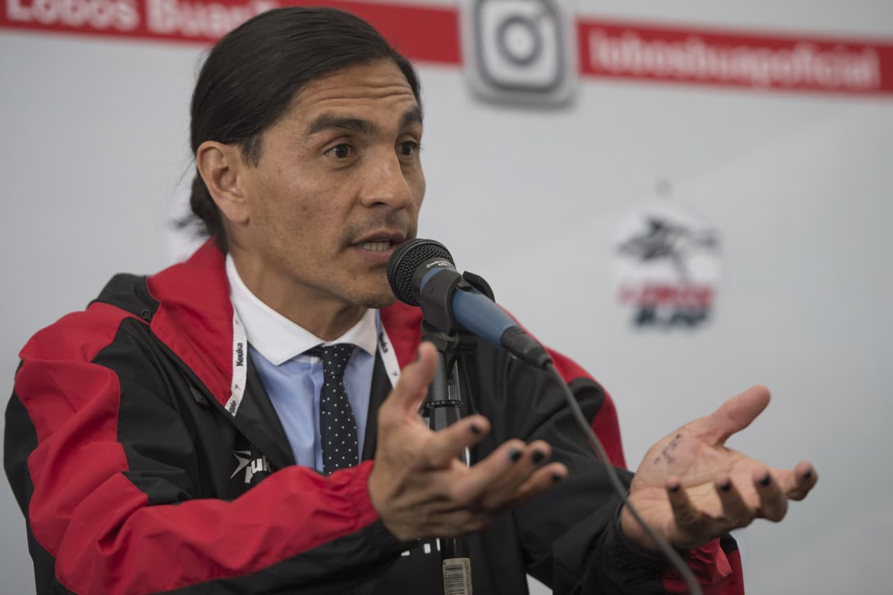 Por su parte, Francisco Palencia fue presentado como nuevo técnico de Lobos BUAP, que quiere darle un cambio de imagen a su equipo tras el descenso en el torneo pasado.
