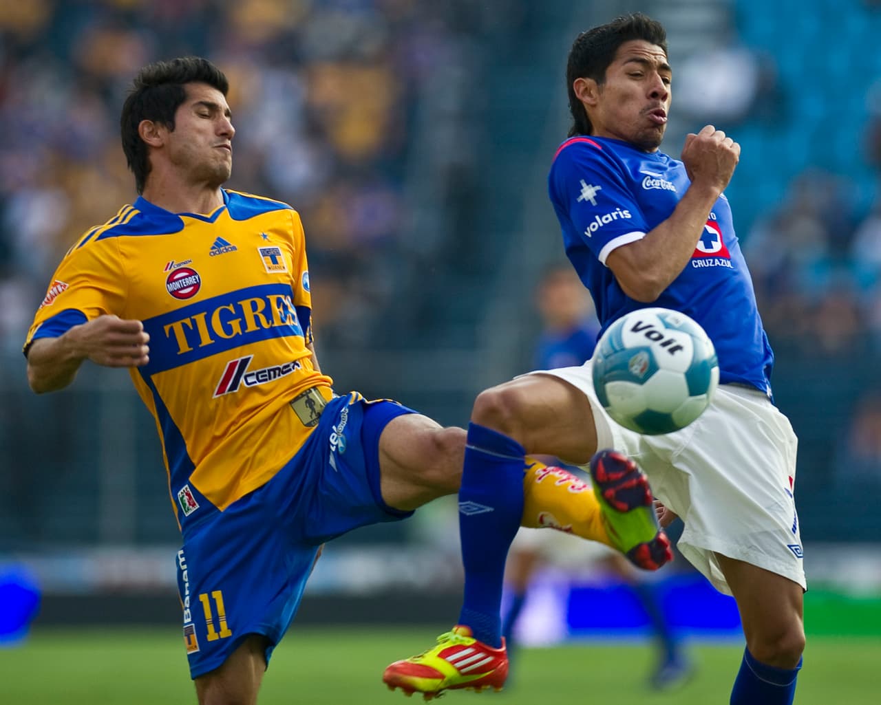 Tigres empató 1-1 contra Cruz Azul en el primer partido del Clausura 2012 y llegaría hasta la semifinal. Sin embargo, el campeón del Apertura 2011 cayó en semifinales contra Santos, que al final ganó el título.