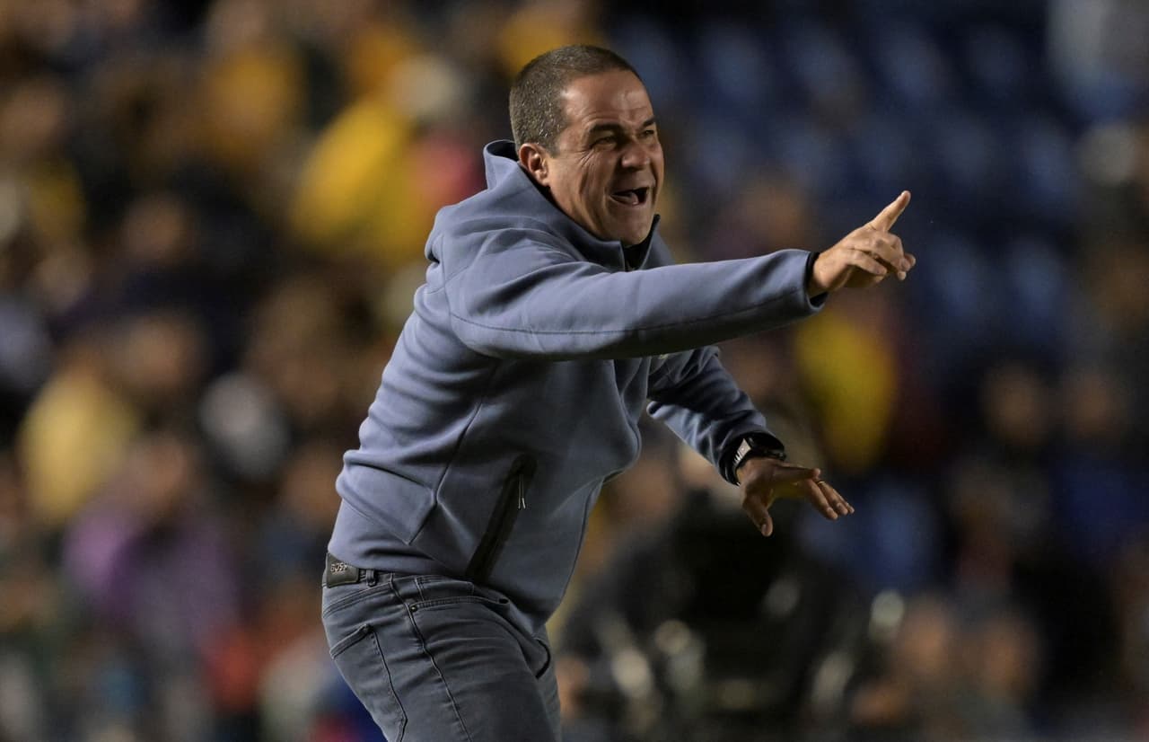 ¡André Jardine truena contra el arbitraje!