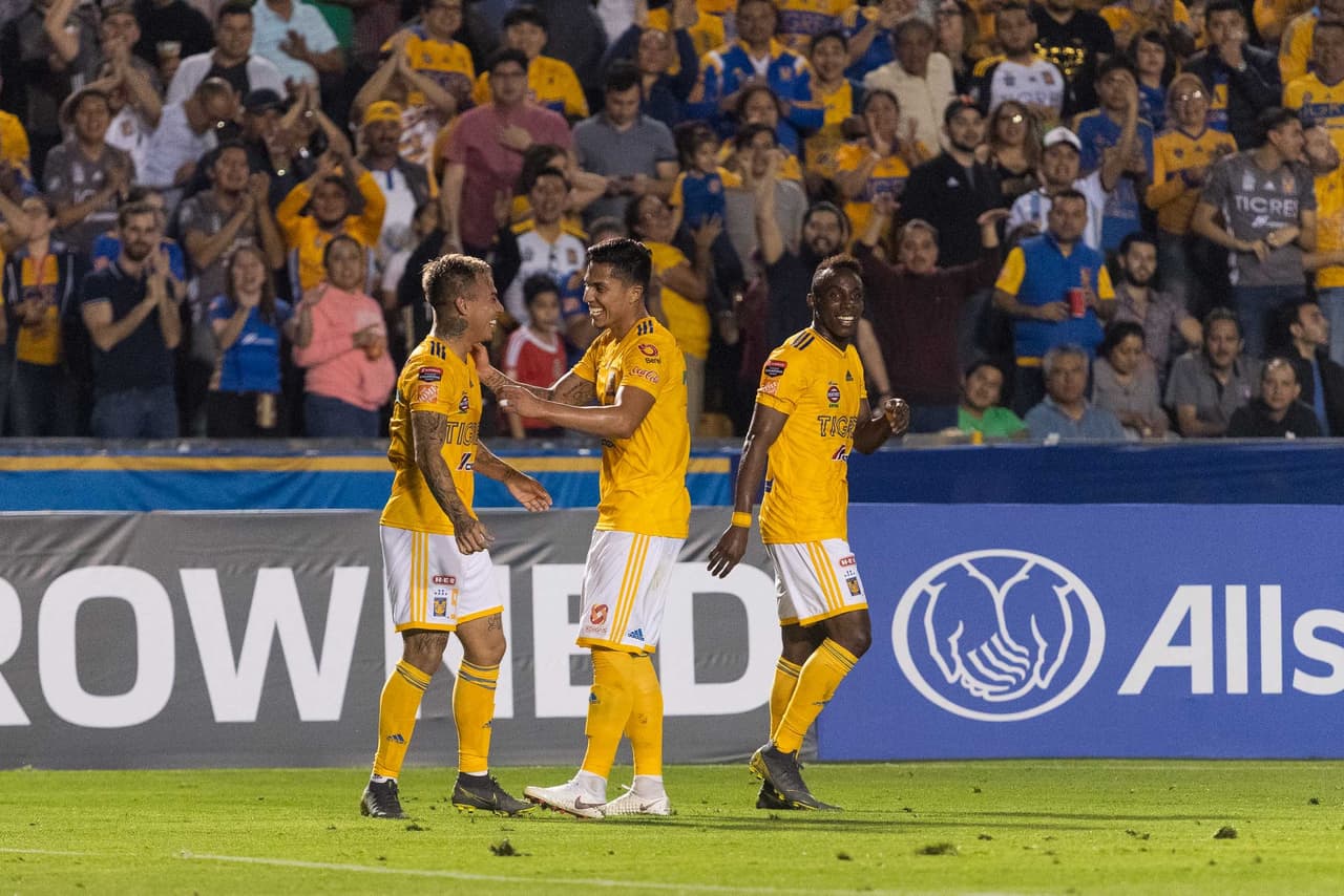 Vargas celebró su propio gol, el 4-0 de Tigres, al minuto 37 del primer tiempo tras pase del colombiano Julián Quiñones.