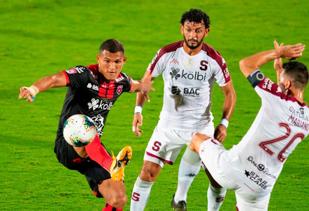Con anotaciones de Barlon Sequera (32'), Yurgin Román (62') y Alex López (65'), los Leones logran vencer al Saprissa con un marcador de 3-2 y demuestran quién es el mejor equipo de la CONCACAF League.