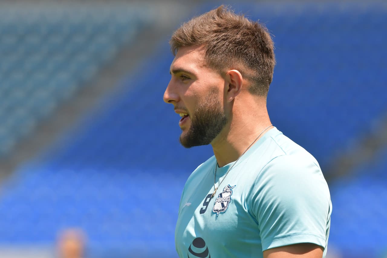 Los fanáticos llegaron al estadio Cuauhtémoc para respaldar al Puebla previo a su partido clave contra Xolos en Tijuana, al que deben vencer para meterse en la Liguilla, un sueño de los aficionados.