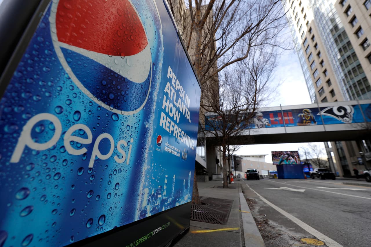 Pepsi ha llenado la ciudad de Atlanta con anuncios espectaculares y publicidad estática diciendo "Pepsi está en Atlanta, qué refrescante".