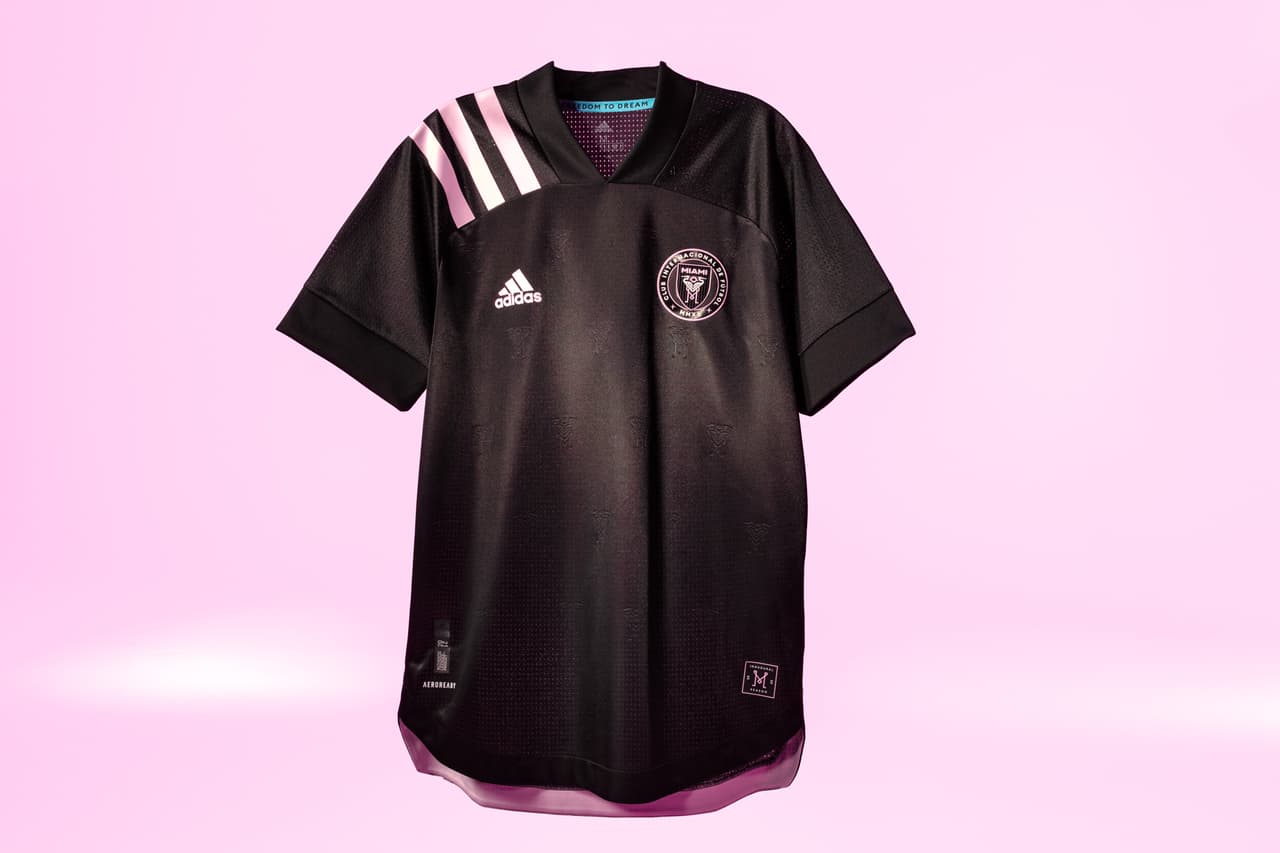 Esta es la camiseta que ocupará el equipo recordando que es un mismo modelo para todos los equipos y los diseños solo varían en colores y algunos detalles de la camiseta.