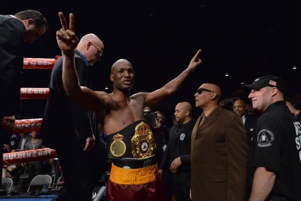 Bernard Hopkins tiene ahora los cinturones de la AMB y la FIB del peso pesado ligero.
