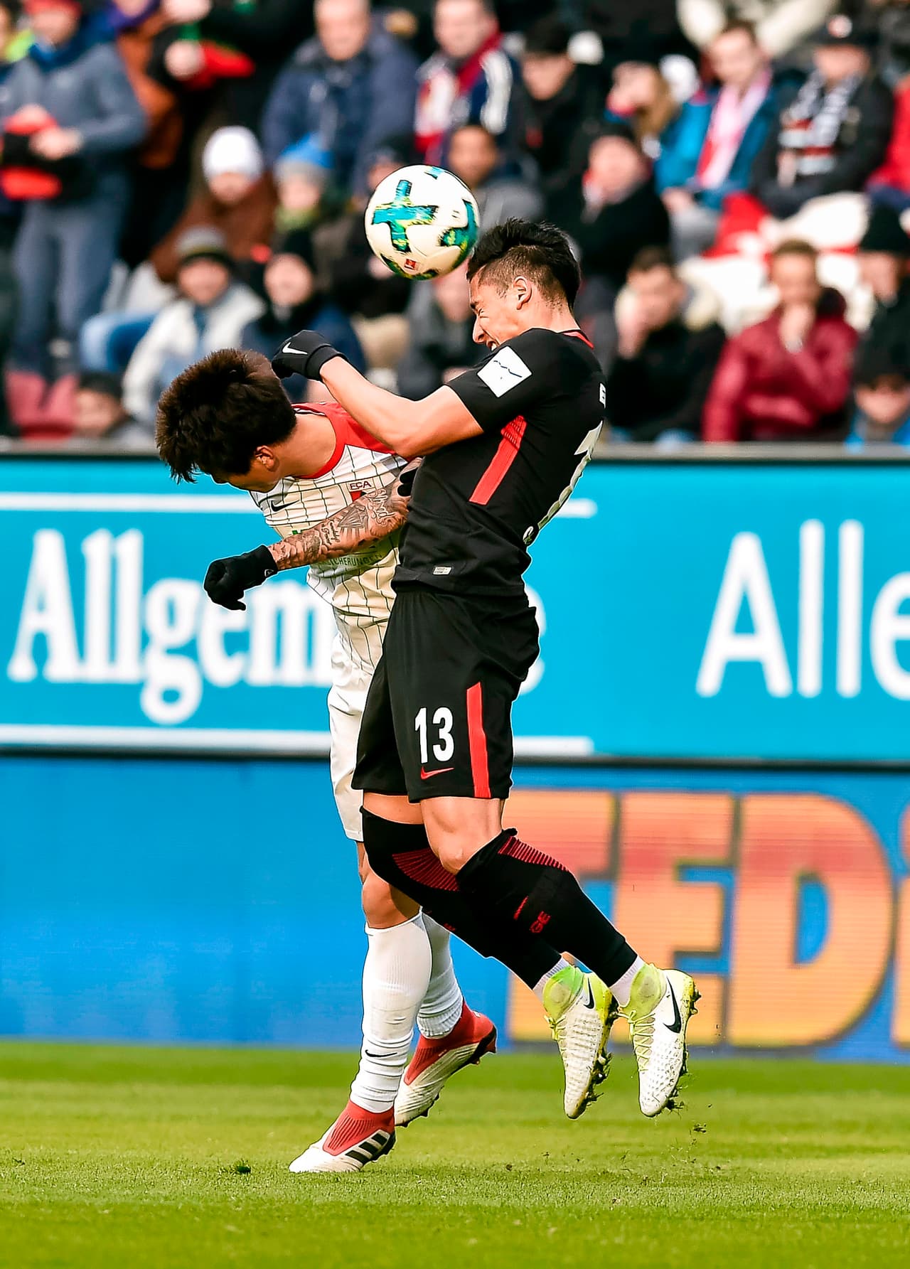 Con el Eintracht Frankfurt fue titular el mexicano Carlos Salcedo, que sigue sumando minutos y siendo protagonista en el plantel. A pesar de la derrota, no tuvo un mal juego.