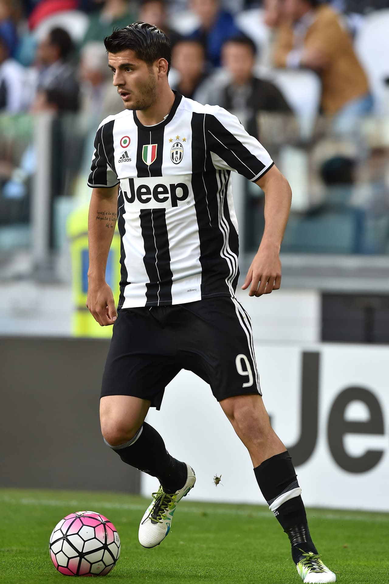 El delantero español Álvaro Morata pasó del Juventus (ITA)al Real Madrid (ESP) por 32.000.000 de euros.