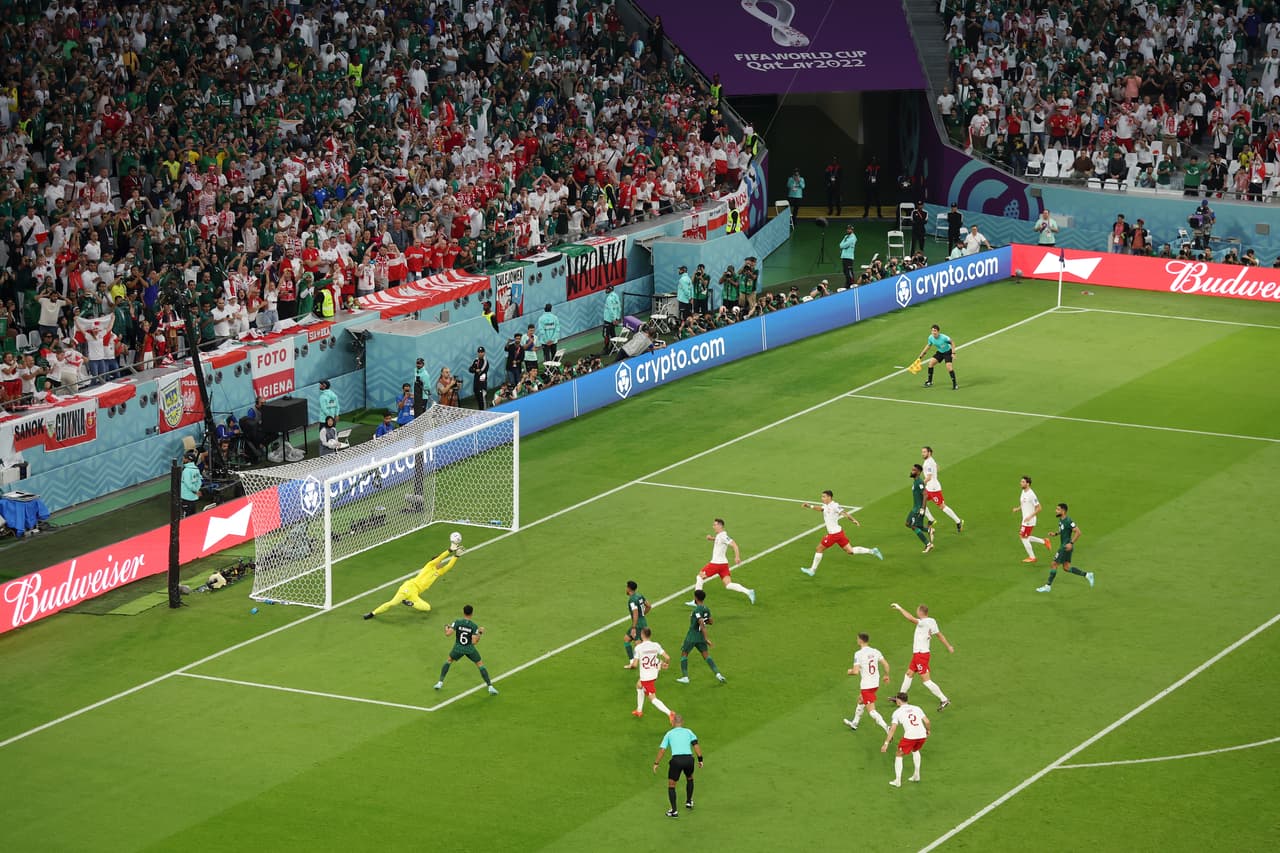 Zielinski y Lewandowski hicieron los goles con los que Polonia derrotó a Arabia Saudita y aspira a los Octavos de Final del Mundial Qatar 2022.