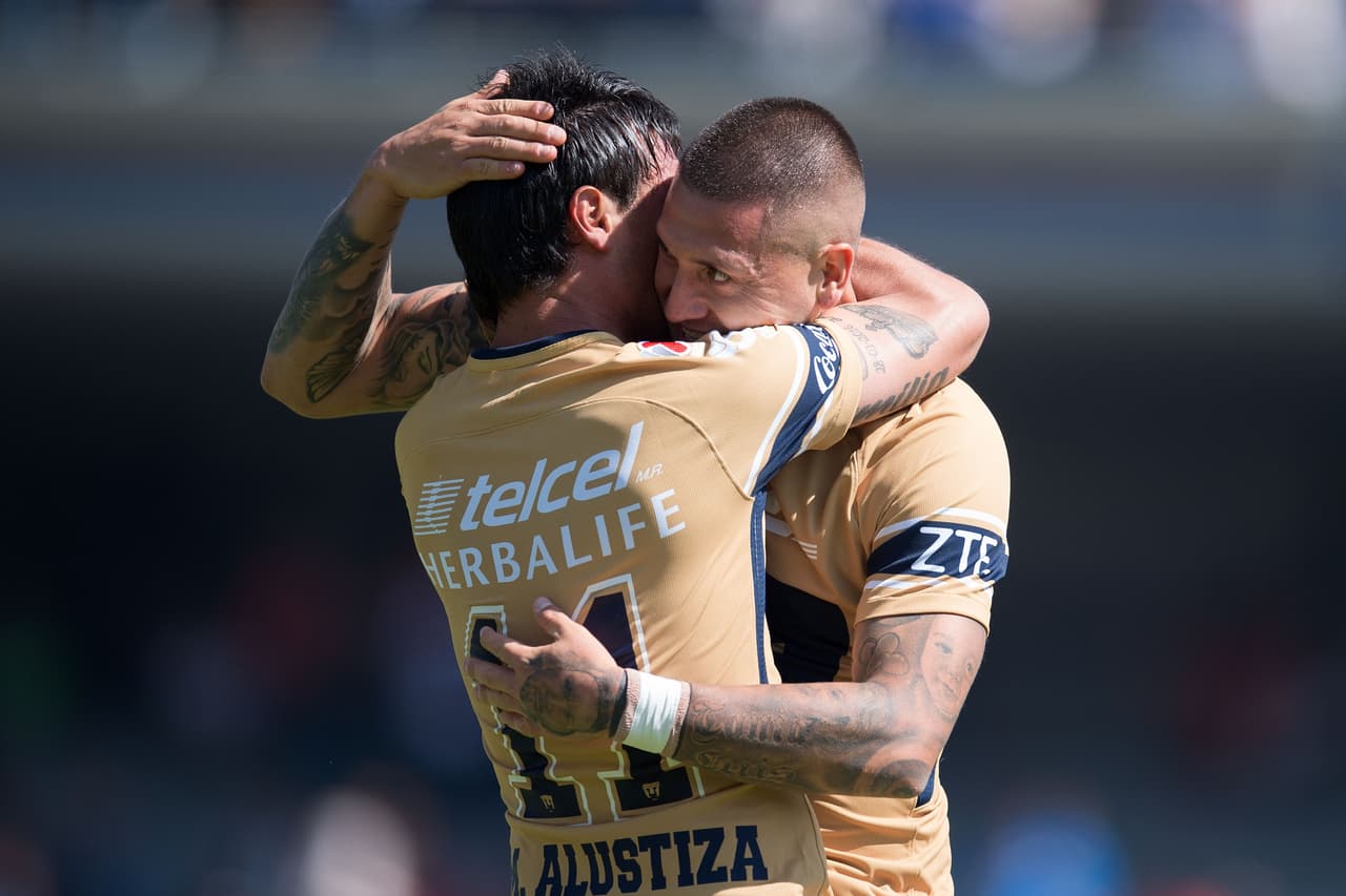 Sin embargo, Pumas vivía una jornada especial, con el lucimiento de sus goleadores y un triunfo 3-1 frente a su público en el estadio Universitario que ilusiona a sus fanáticos en el arranque del torneo.