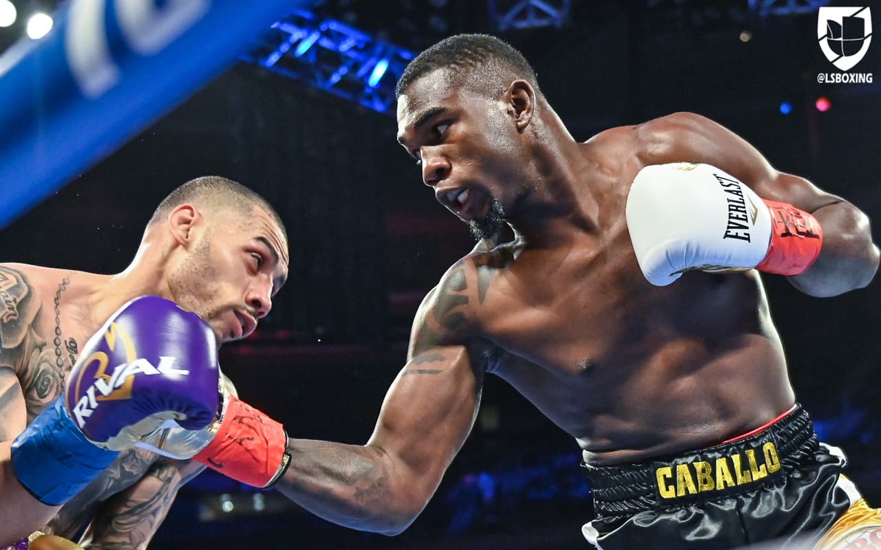 Carlos Adames detuvo a Frank Galarza en cuatro episodios, gracias a un terrible gancho de izquierda que mandó a la lona a su rival.