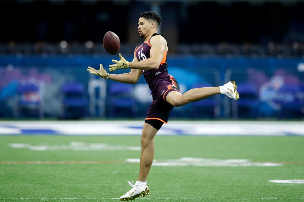 Los jugadores, de acuerdo a la posición en la que se desempeñan, tienen que pasar por diversas evaluaciones para medir su talento y, acorde al ojo educado de los buscadores de talento, eso los va colocando como prospectos de mayor calibre.