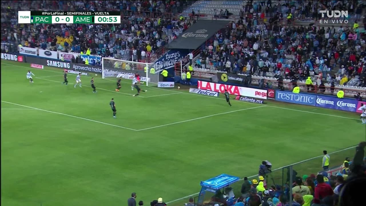 ¡TIRO ATAJADO! disparo por Diego Valdés.