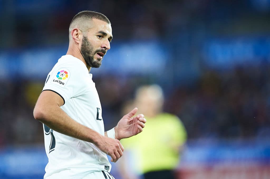 VITORIA-GASTEIZ, SPAIN - OCTOBER 06: Karim Benzema of Real Madrid CF reacts during the La Liga match between Deportivo Alaves and Real Madrid CF at Estadio de Mendizorroza on October 6, 2018 in Vitoria-Gasteiz, Spain. (Photo by Juan Manuel Serrano Arce/Getty Images)