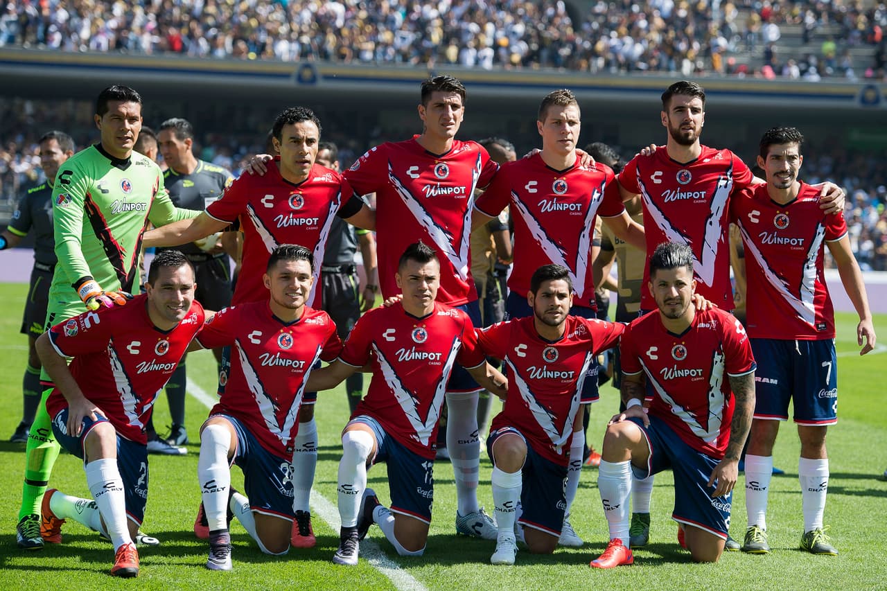 Veracruz por el momento se mantiene fuera de la zona del descenso pero con una mala racha de resultados los pupilos de Reinoso podrían meterse en problemas. Los jarochos tienen en sus manos el no descender esta temporada, actualmente le saca 12 puntos al penúltimo lugar de la tabla.