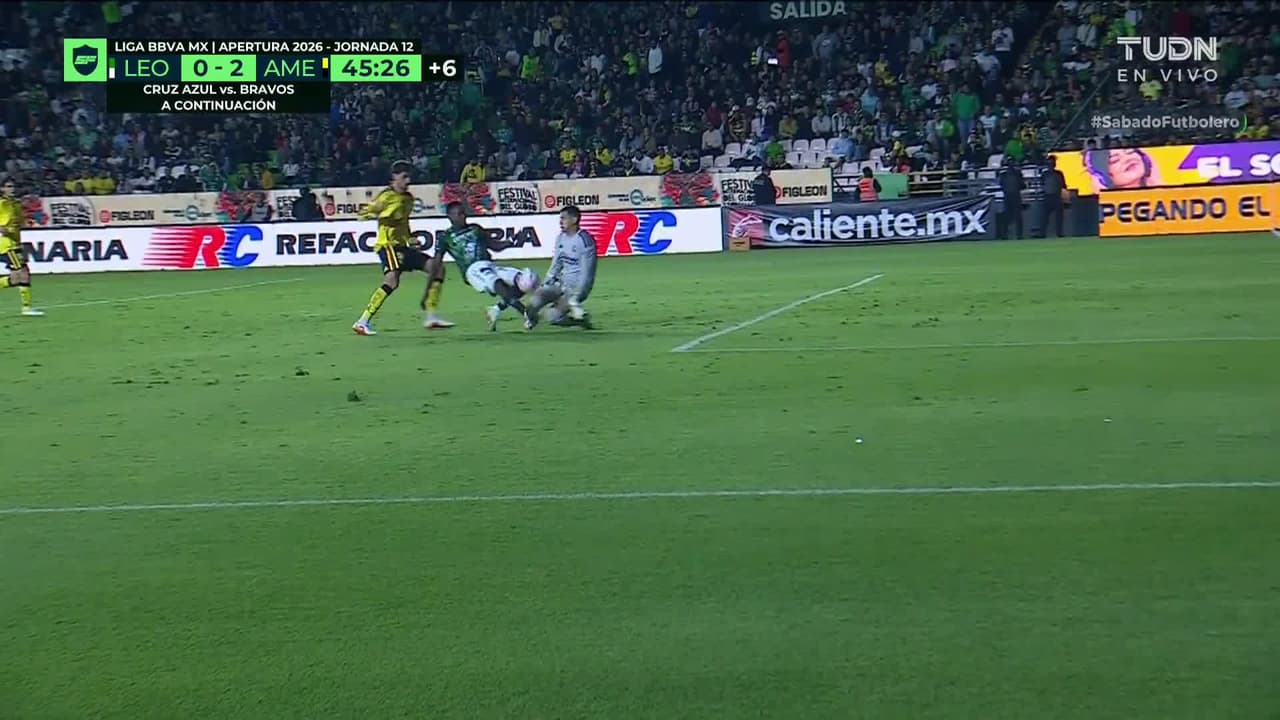 ¡Fuerte choque entre Malagón y Cambindo! Ambos se reincorporan