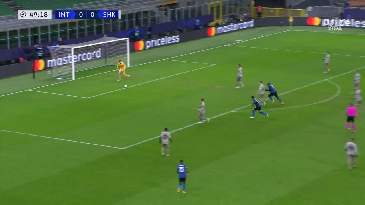 ¡TIRO ATAJADO! disparo por Romelu Lukaku.