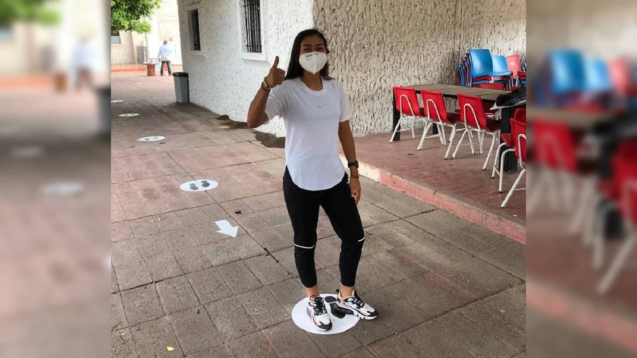 Con cubrebocas, respetando la sana distancia y tomando el resto de las medidas sanitarias sugeridas, las futbolistas acudieron a las pruebas médicas para, eventualmente, comenzar a retomar las actividades.