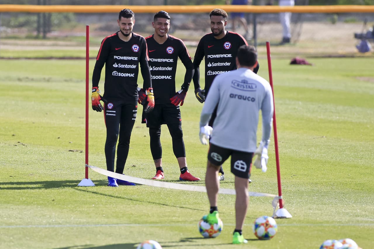 Chile, dirigida por el colombiano Reinaldo Rueda, venció a México en su último amistoso, pero ahora con el argentino Gerardo Martino al mando del Tri ajusta sus piezas para un duelo diferente.
