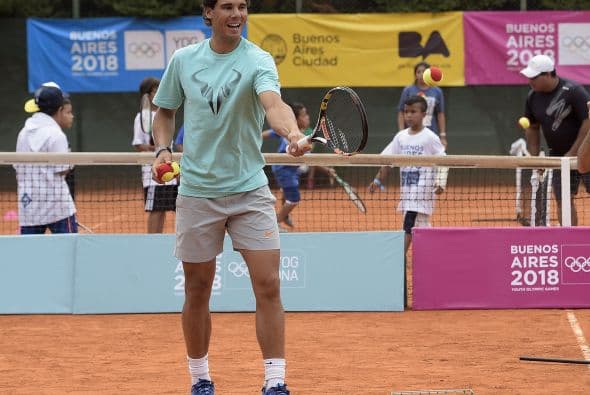 Como Orlando, Gustavo Carrizo, de 15, también jugó con Nadal, y tuvo el privilegio de ser el único que logró anotarle un punto al español en una conquista que Nadal festejó divertido.