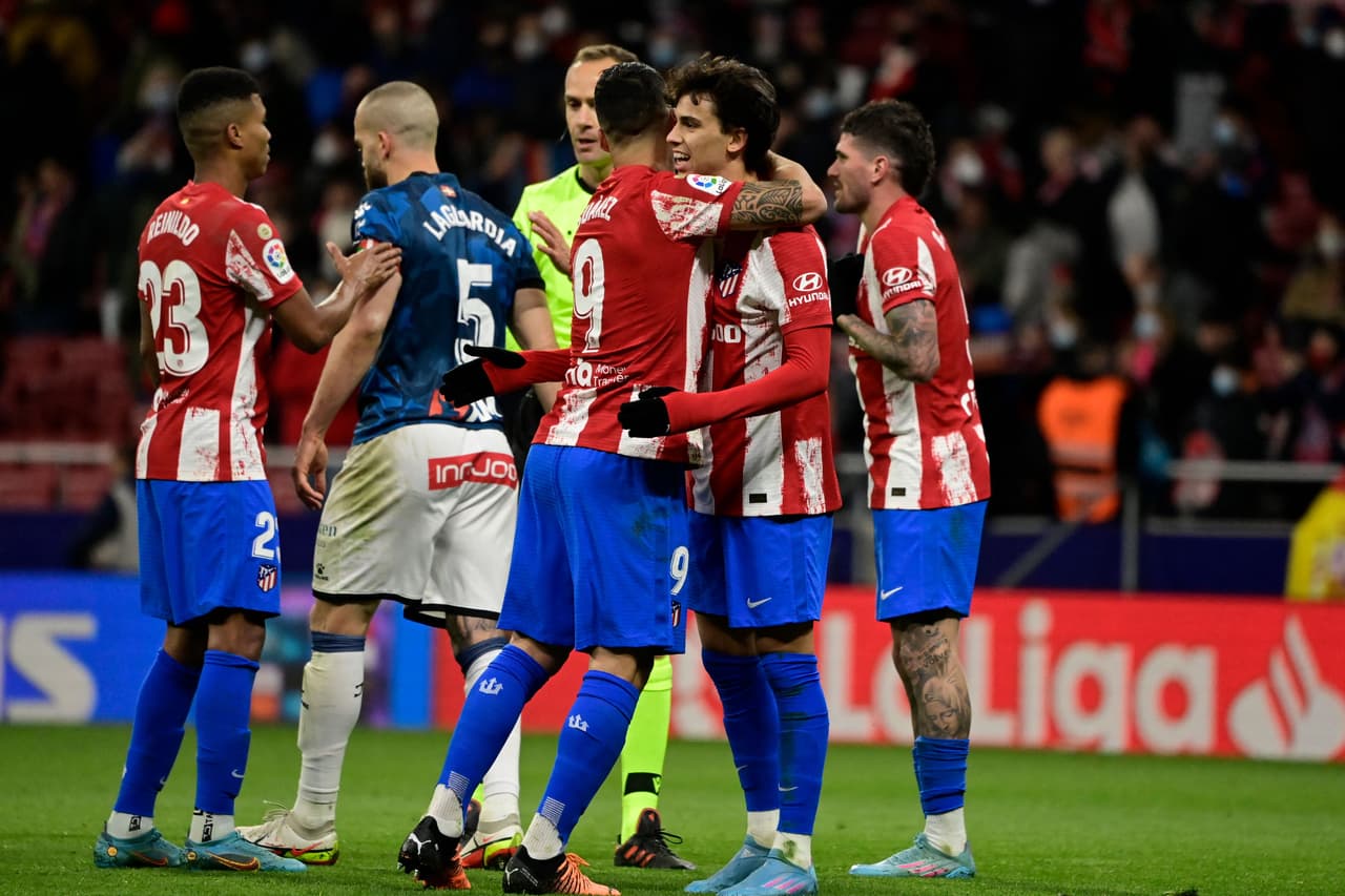 El Atlético de Madrid goleó al Alavés con sendos dobletes de Joao Félix y Luis Suárez.