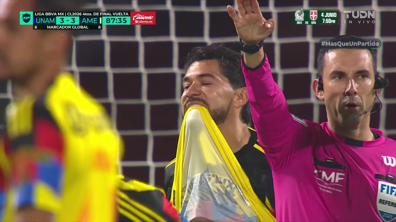 ¡Henry Martin falló el penal! Desde el punto penal Henry revienta el poste