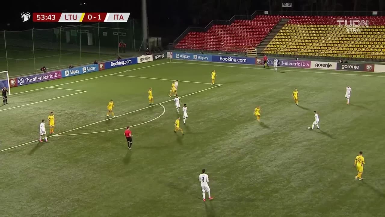 ¡TIRO ATAJADO! disparo por Manuel Locatelli.