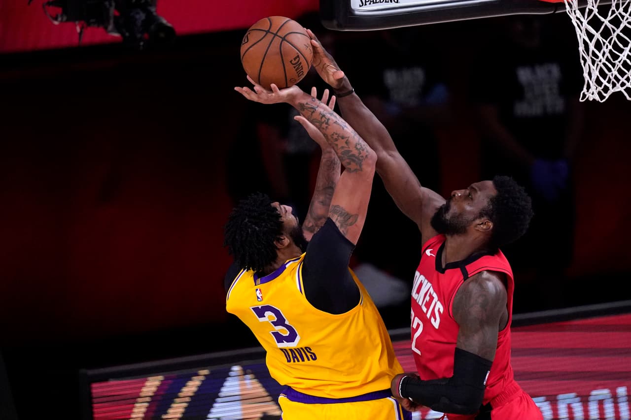 Los Lakers derrotan a los Rockets 110-100 en el juago cuatro y se quedan a una victoria de llegar a la final de conferencia.