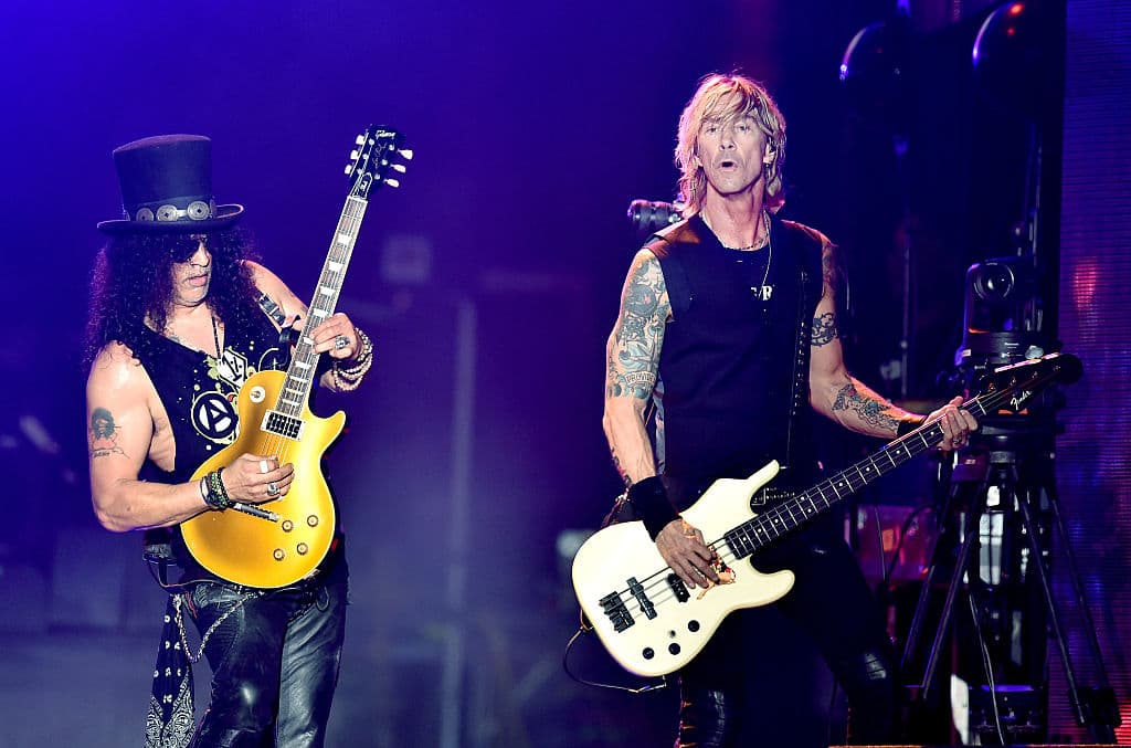 Para poder mantenerse activos durante los últimos años, Guns N’ Roses se ha tenido que ir adaptando a distintas formes e intereses del público.
<br>