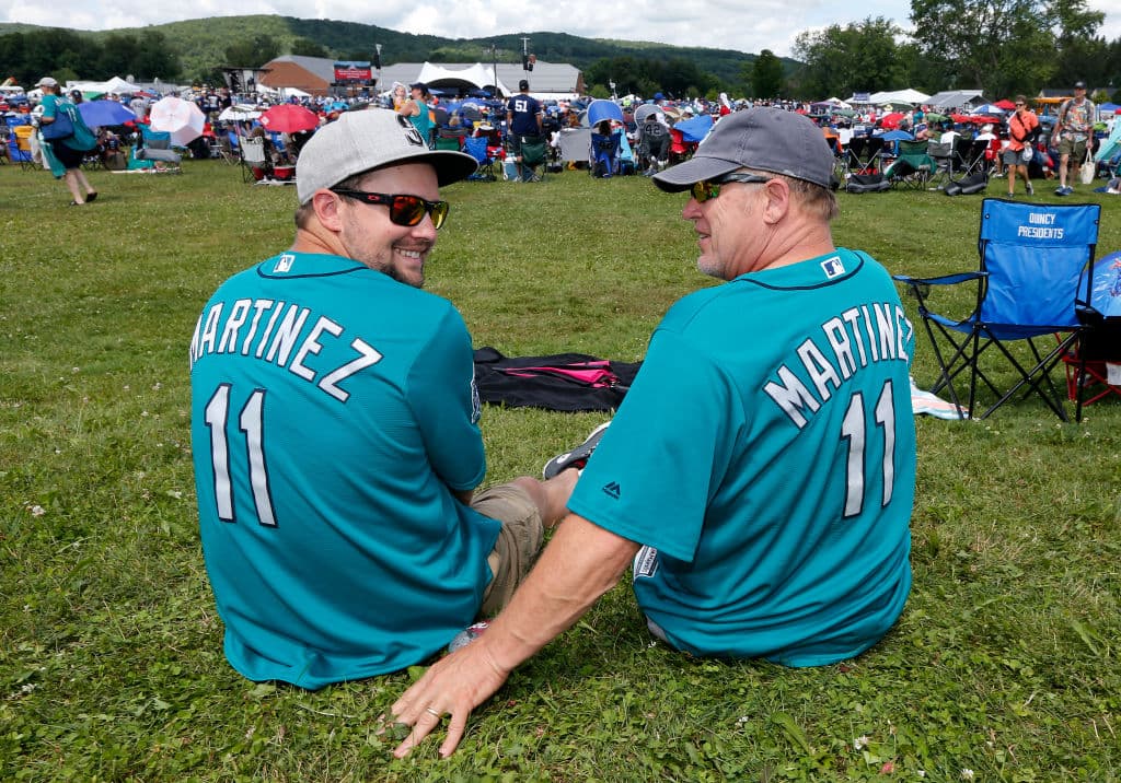 Jugó todos los 18 años de su carrera en las Grandes Ligas con la organización de los Seattle Mariners. La primera parte de su discurso fue pronunciado en español, mencionado al barrio de Puerto Rico donde creció: Maguayo, en la ciudad de Dorado.