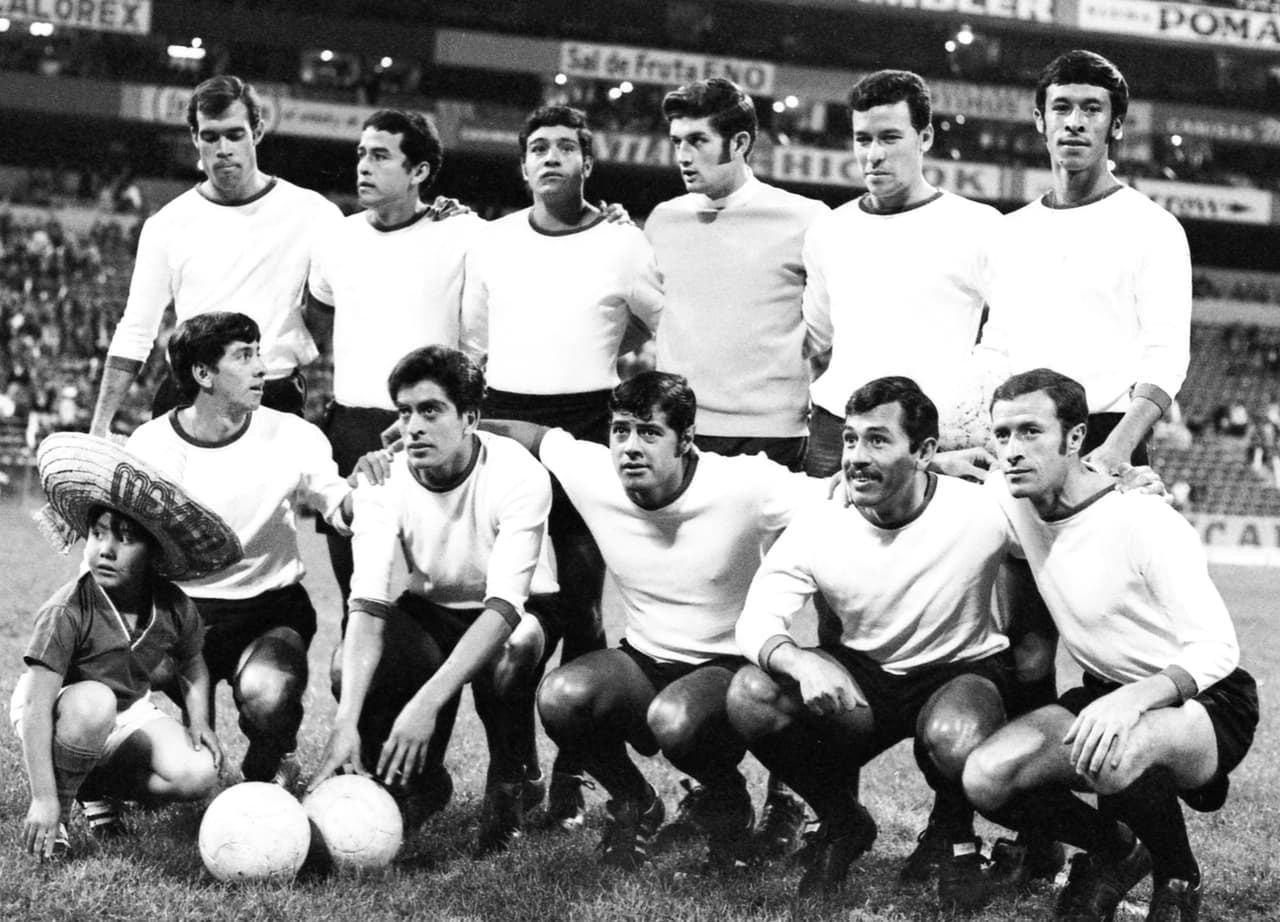Primer campeonato Concacaf 1963: 24 marzo 1963, Antillas Holandesas (Curazao) 2-1 México quedó eliminado en Fase de Grupos.