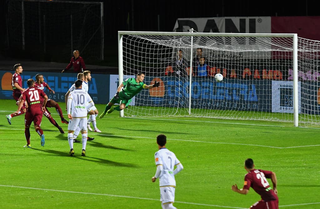 A los 80 minutos, Diaw aprovechó un rebote para ampliar la ventaja de los locales.